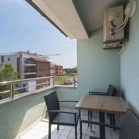 Apartments Riva Medulin Exterior foto