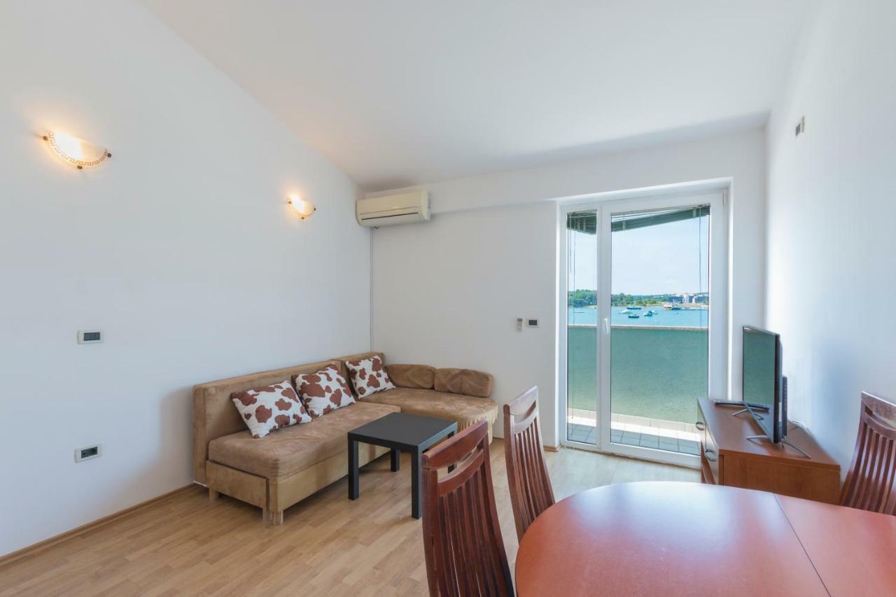 Apartments Riva Medulin Exterior foto