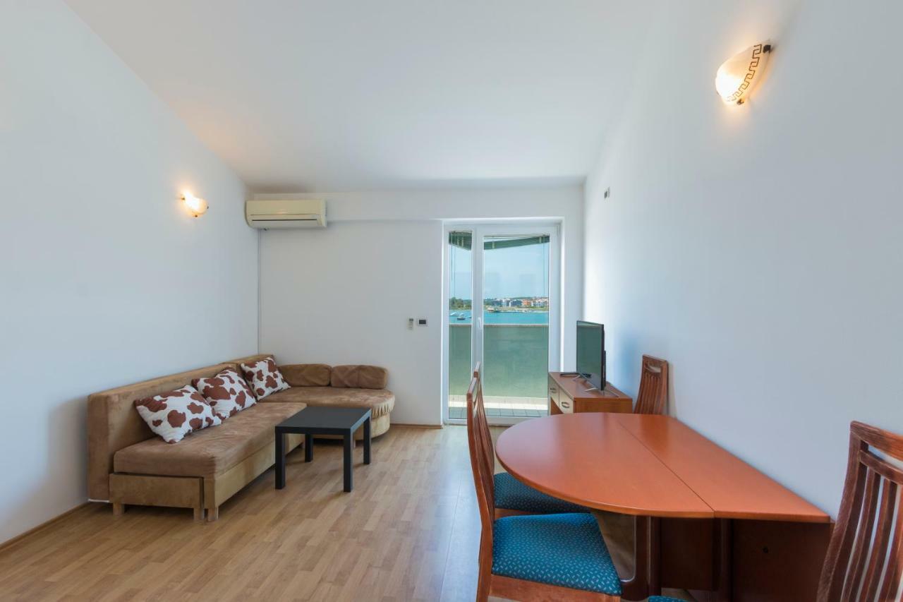 Apartments Riva Medulin Exterior foto