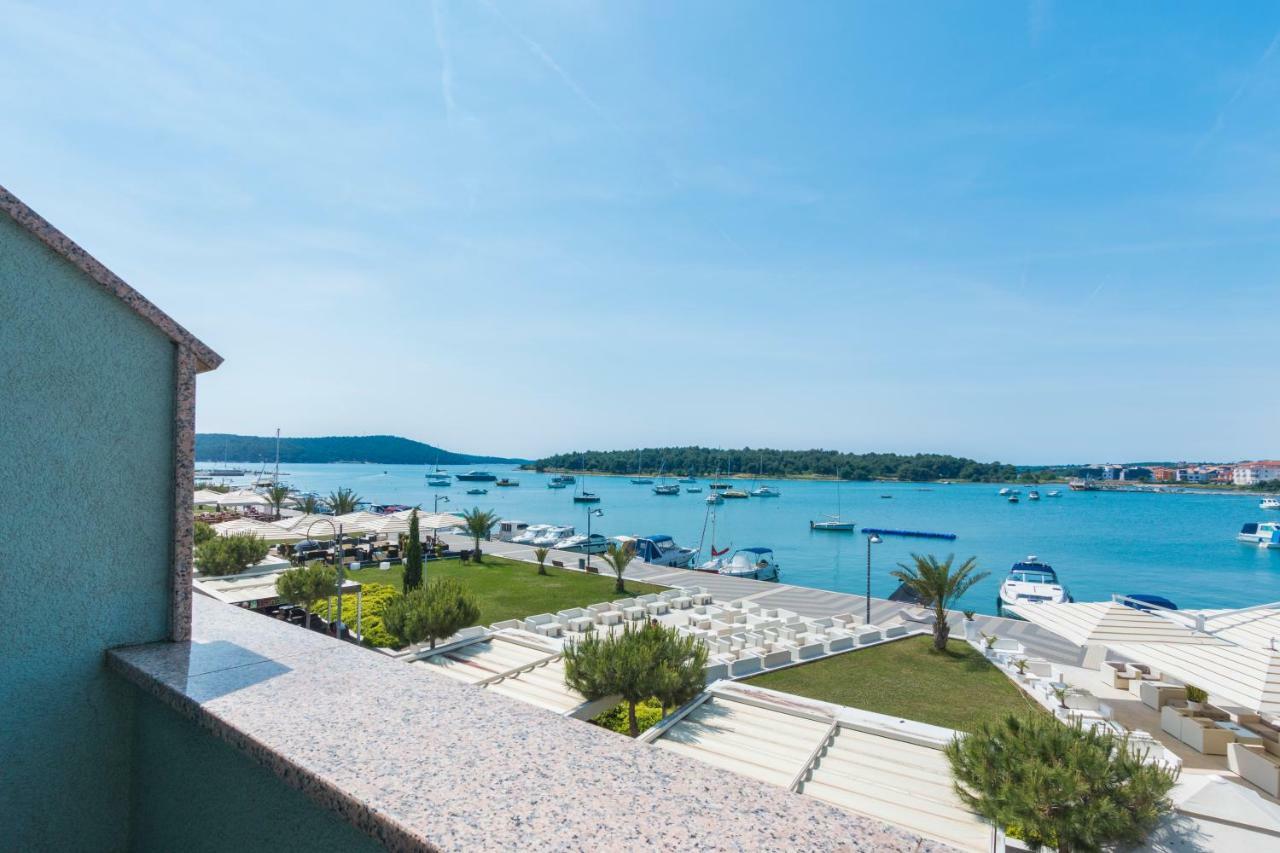 Apartments Riva Medulin Exterior foto